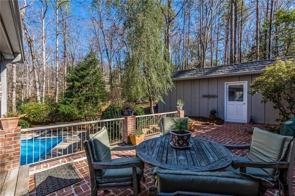 5530 W Idlewood Lane, Atlanta, Georgia 30327, 5 Bedrooms Bedrooms, ,3 BathroomsBathrooms,Residential,Sold,5530 W Idlewood Lane,5819312