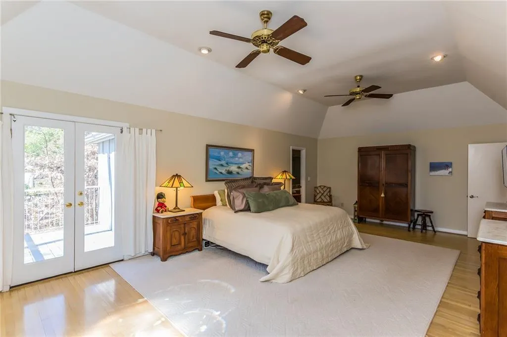 5530 W Idlewood Lane, Atlanta, Georgia 30327, 5 Bedrooms Bedrooms, ,3 BathroomsBathrooms,Residential,Sold,5530 W Idlewood Lane,5819312