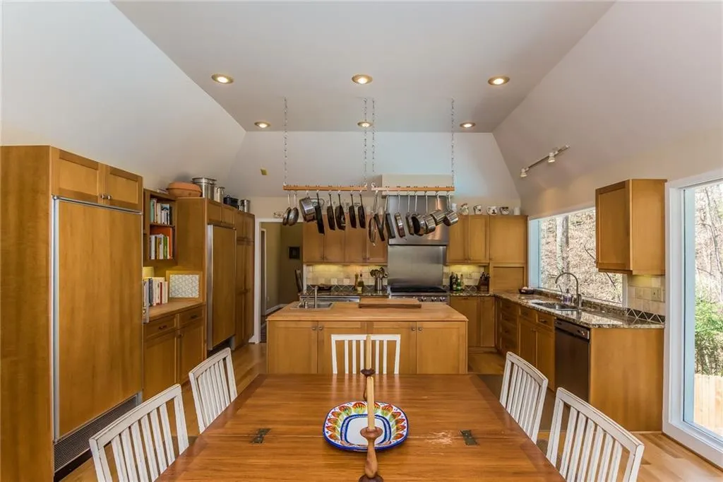 5530 W Idlewood Lane, Atlanta, Georgia 30327, 5 Bedrooms Bedrooms, ,3 BathroomsBathrooms,Residential,Sold,5530 W Idlewood Lane,5819312