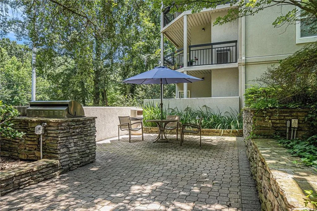 Patio / terrace featuring an outdoor kitchen, outdoor dining area, and a patio area
