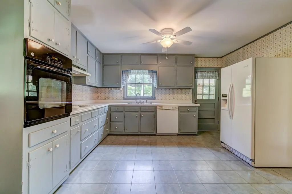 435 Elden Drive, Sandy Springs, Georgia 30342, 3 Bedrooms Bedrooms, ,2 BathroomsBathrooms,Residential,Sold,435 Elden Drive,6062749