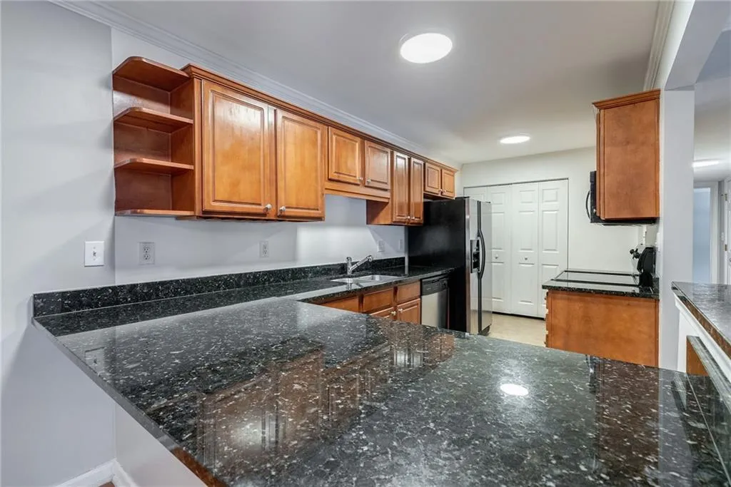 604 Brighton Point, Sandy Springs, Georgia 30328, 2 Bedrooms Bedrooms, ,2 BathroomsBathrooms,Residential,Sold,604 Brighton Point,7261436