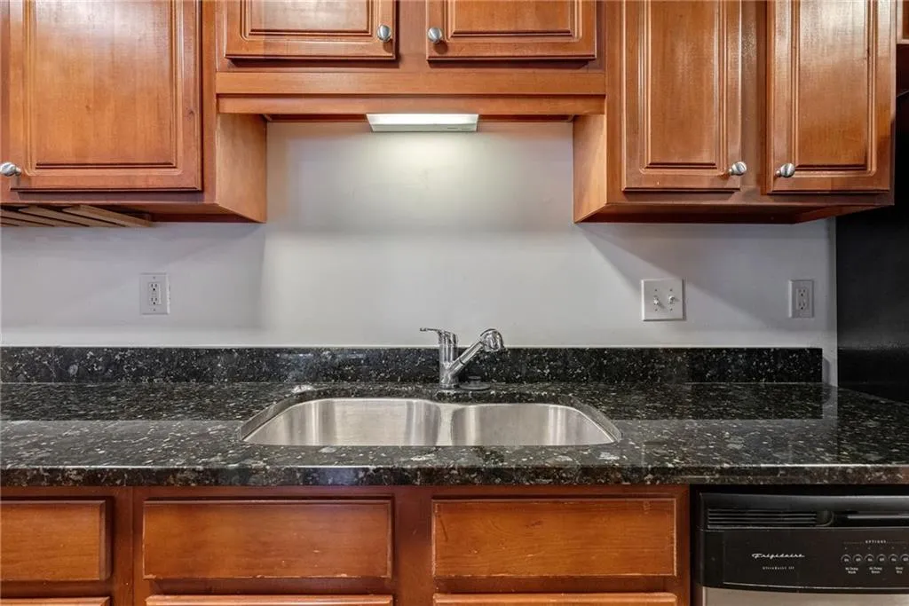 604 Brighton Point, Sandy Springs, Georgia 30328, 2 Bedrooms Bedrooms, ,2 BathroomsBathrooms,Residential,Sold,604 Brighton Point,7261436