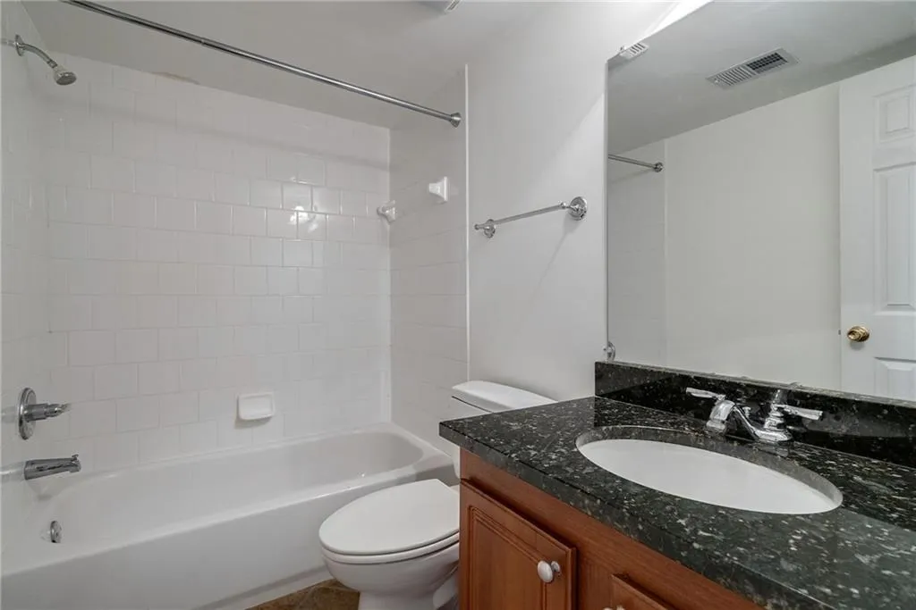 604 Brighton Point, Sandy Springs, Georgia 30328, 2 Bedrooms Bedrooms, ,2 BathroomsBathrooms,Residential,Sold,604 Brighton Point,7261436