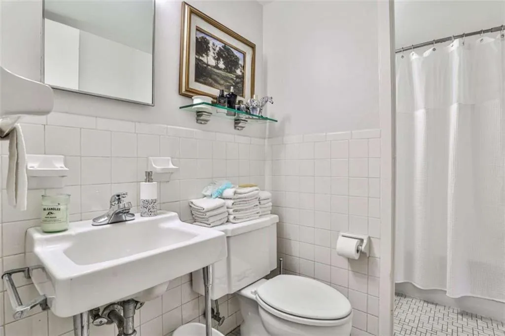 130 26th Street Unit 402, Atlanta, Georgia 30309, 2 Bedrooms Bedrooms, ,1 BathroomBathrooms,Residential,For Sale,130 26th Street Unit 402,7573545
