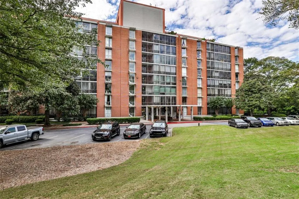 130 26th Street Unit 402, Atlanta, Georgia 30309, 2 Bedrooms Bedrooms, ,1 BathroomBathrooms,Residential,For Sale,130 26th Street Unit 402,7573545