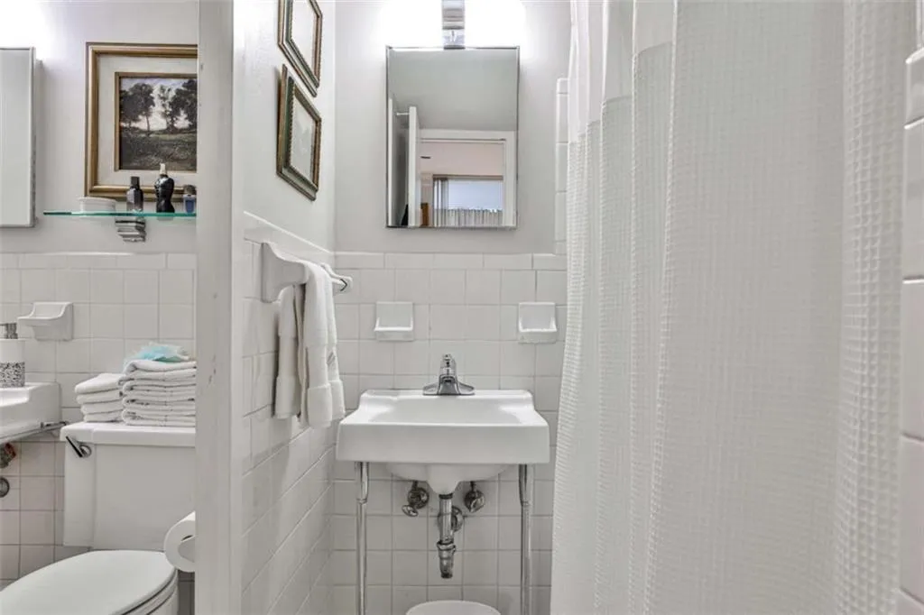 130 26th Street Unit 402, Atlanta, Georgia 30309, 2 Bedrooms Bedrooms, ,1 BathroomBathrooms,Residential,For Sale,130 26th Street Unit 402,7573545