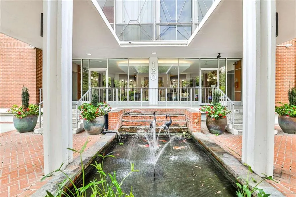 130 26th Street Unit 402, Atlanta, Georgia 30309, 2 Bedrooms Bedrooms, ,1 BathroomBathrooms,Residential,For Sale,130 26th Street Unit 402,7573545