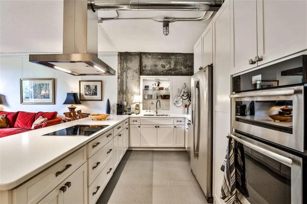 130 26th Street Unit 402, Atlanta, Georgia 30309, 2 Bedrooms Bedrooms, ,1 BathroomBathrooms,Residential,For Sale,130 26th Street Unit 402,7573545