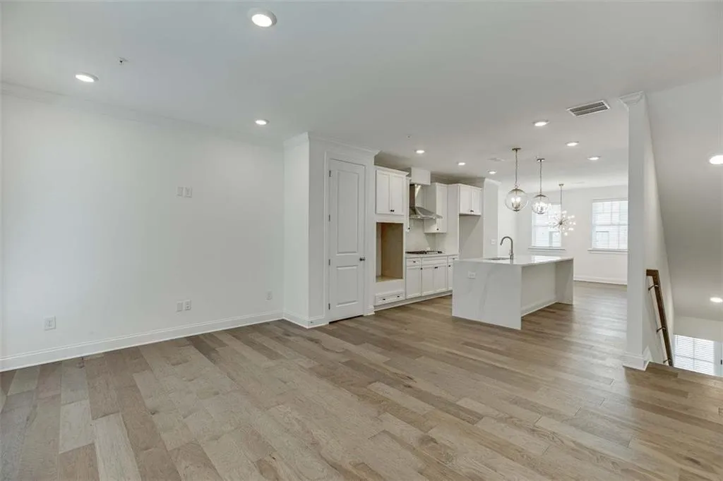 6543 Beacon Drive Unit 378, Sandy Springs, Georgia 30328, 3 Bedrooms Bedrooms, ,3 BathroomsBathrooms,Residential,Sold,6543 Beacon Drive Unit 378,7064986