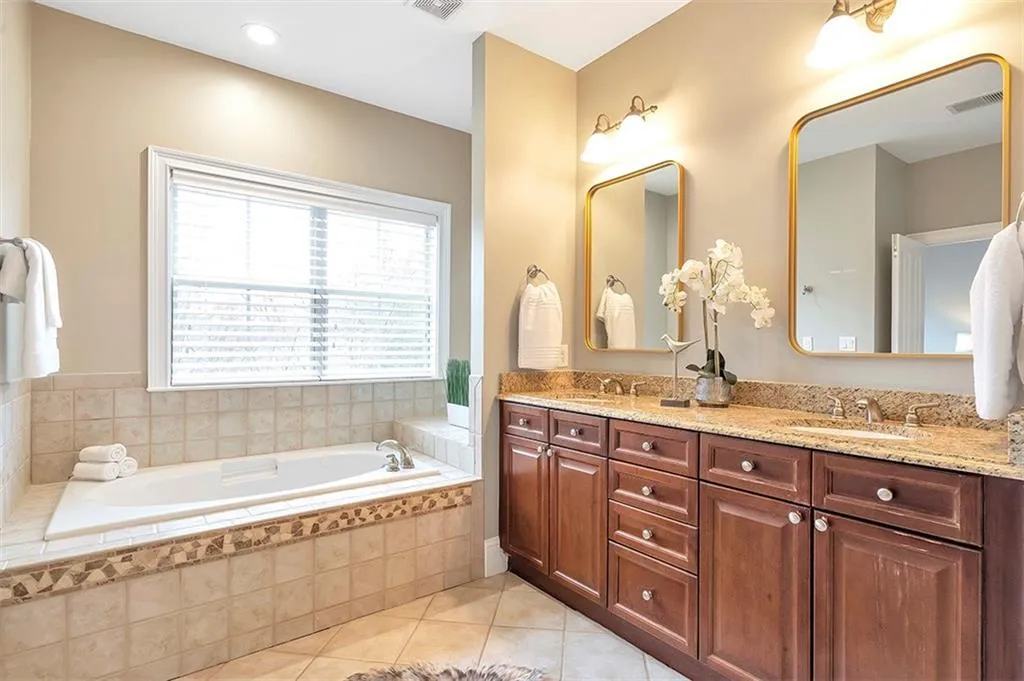 5408 Glenridge Cove, Atlanta, Georgia 30342, 3 Bedrooms Bedrooms, ,2 BathroomsBathrooms,Residential,Sold,5408 Glenridge Cove,7151414