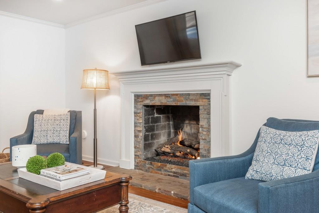 660 Starlight Drive, Atlanta, Georgia 30342, 7 Bedrooms Bedrooms, ,3 BathroomsBathrooms,Residential,Sold,660 Starlight Drive,7342521