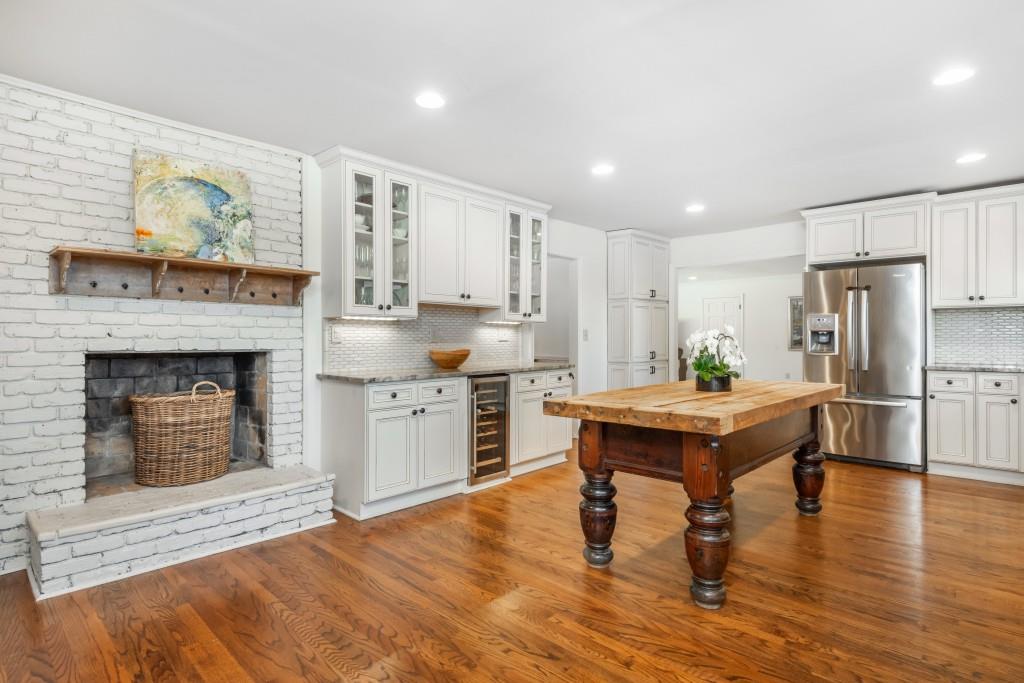 660 Starlight Drive, Atlanta, Georgia 30342, 7 Bedrooms Bedrooms, ,3 BathroomsBathrooms,Residential,Sold,660 Starlight Drive,7342521