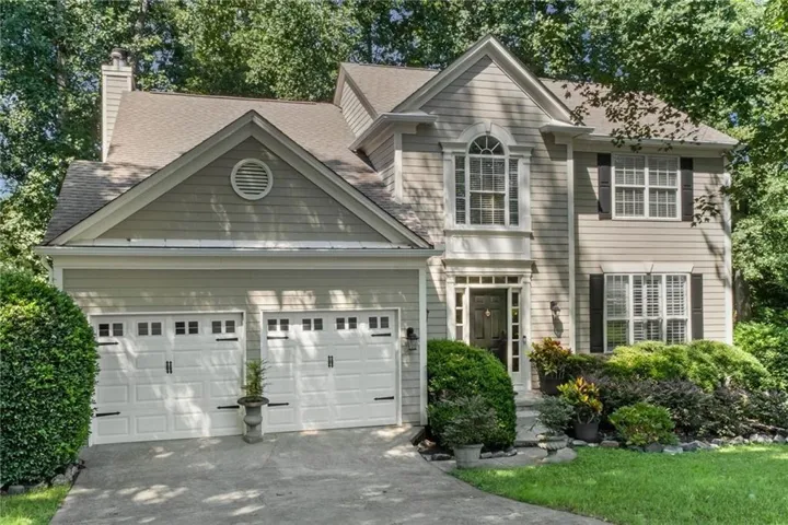 Well maintained cul de sac home!