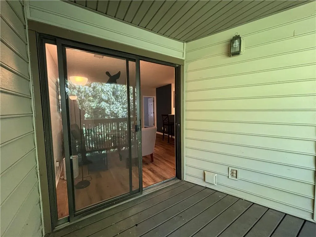 703 Dunwoody Springs Drive, Atlanta, Georgia 30328, 2 Bedrooms Bedrooms, ,2 BathroomsBathrooms,Residential,Sold,703 Dunwoody Springs Drive,7445053