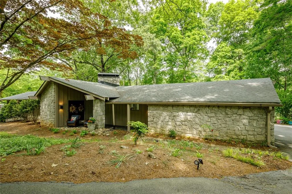 1260 Tynecastle Way, Sandy Springs, Georgia 30350, 5 Bedrooms Bedrooms, ,3 BathroomsBathrooms,Residential,Sold,1260 Tynecastle Way,6719880