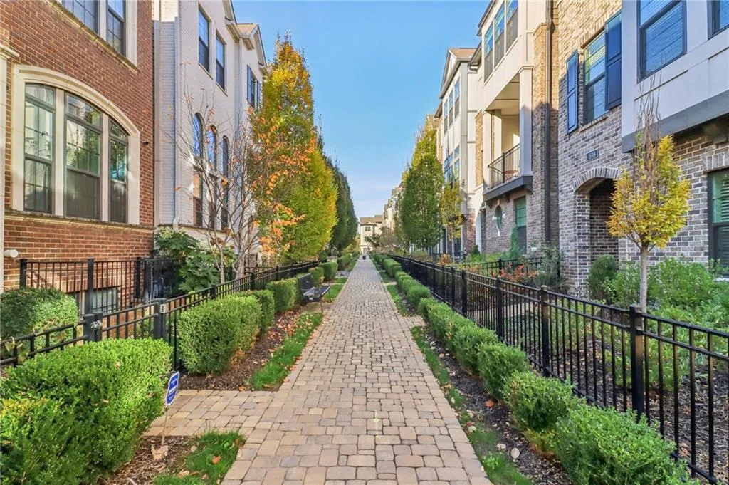 621 Broadview Terrace Ne, Atlanta, Georgia 30324, 3 Bedrooms Bedrooms, ,3 BathroomsBathrooms,Residential,For Sale,621 Broadview Terrace Ne,7620997