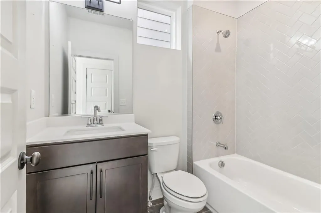 621 Broadview Terrace Ne, Atlanta, Georgia 30324, 3 Bedrooms Bedrooms, ,3 BathroomsBathrooms,Residential,For Sale,621 Broadview Terrace Ne,7620997