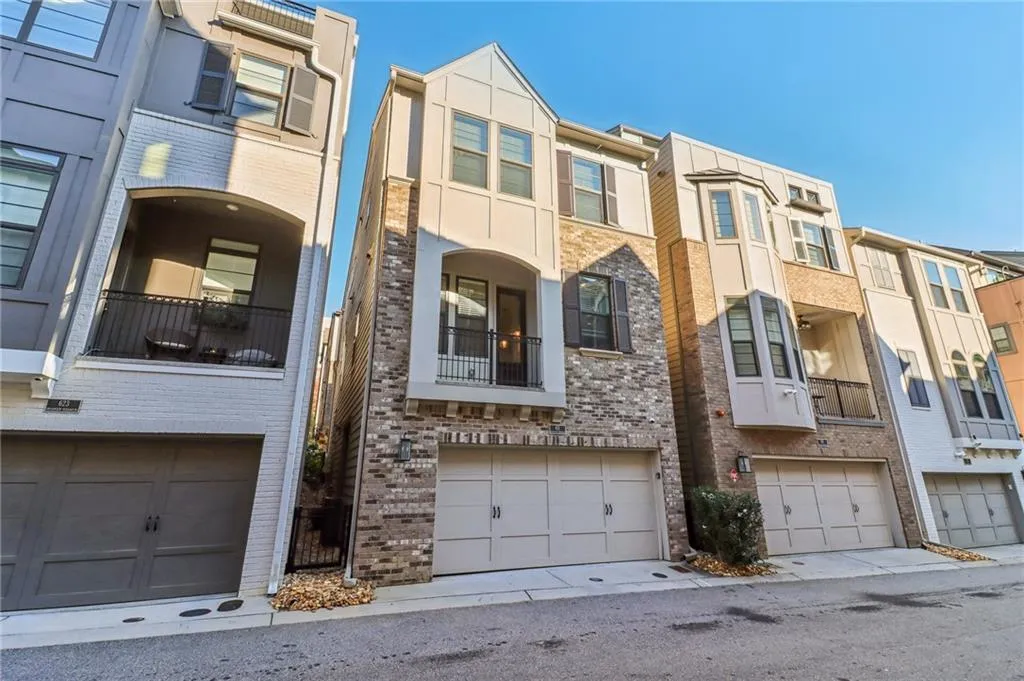 621 Broadview Terrace Ne, Atlanta, Georgia 30324, 3 Bedrooms Bedrooms, ,3 BathroomsBathrooms,Residential,For Sale,621 Broadview Terrace Ne,7620997