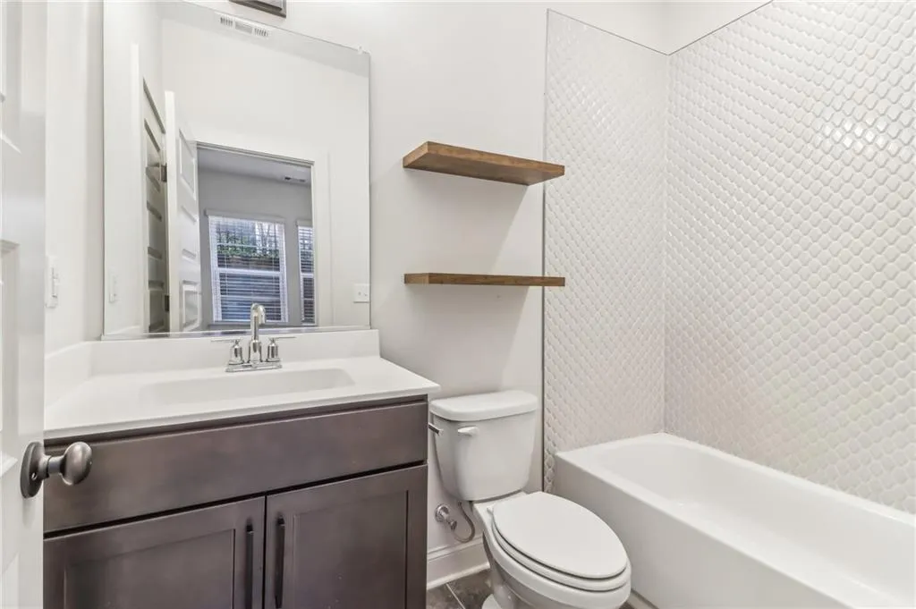 621 Broadview Terrace Ne, Atlanta, Georgia 30324, 3 Bedrooms Bedrooms, ,3 BathroomsBathrooms,Residential,For Sale,621 Broadview Terrace Ne,7620997