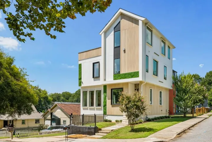 One-Of-A-Kind Modern Residence In Summerhill With Design-Driven Architecture And Lifestyle