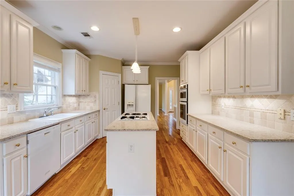 315 Whitley Park Drive, Sandy Springs, Georgia 30350, 4 Bedrooms Bedrooms, ,3 BathroomsBathrooms,Residential,Sold,315 Whitley Park Drive,7528287