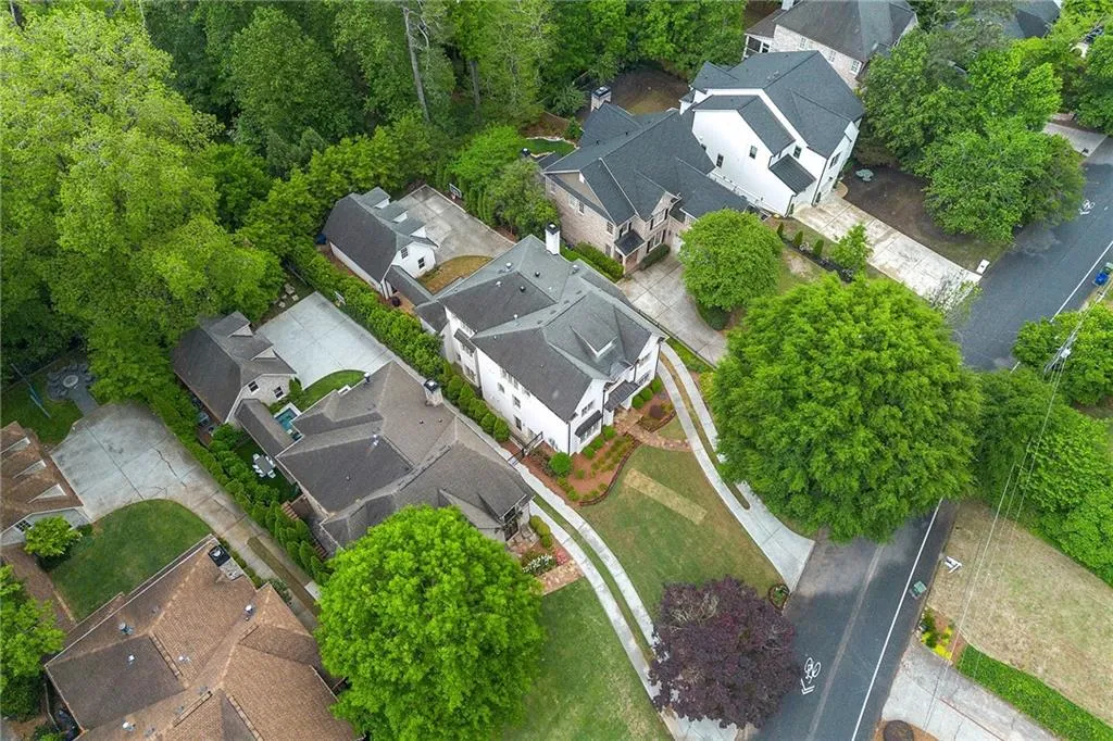 4005 N Stratford Road Ne, Atlanta, Georgia 30342, 6 Bedrooms Bedrooms, ,6 BathroomsBathrooms,Residential,For Sale,4005 N Stratford Road Ne,7567369