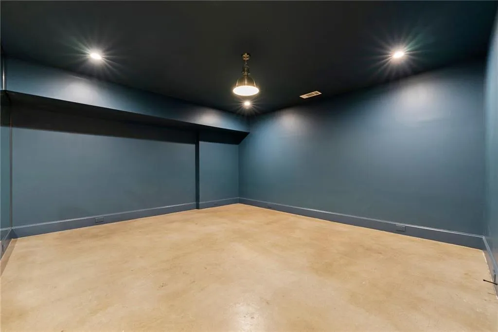 4005 N Stratford Road Ne, Atlanta, Georgia 30342, 6 Bedrooms Bedrooms, ,6 BathroomsBathrooms,Residential,For Sale,4005 N Stratford Road Ne,7567369