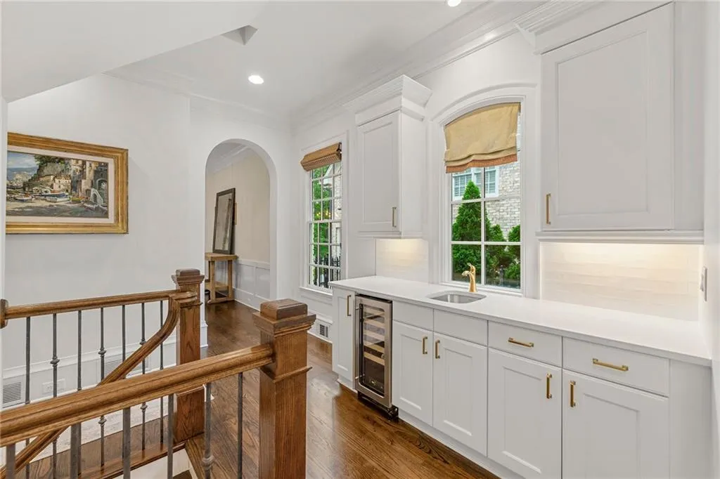 4005 N Stratford Road Ne, Atlanta, Georgia 30342, 6 Bedrooms Bedrooms, ,6 BathroomsBathrooms,Residential,For Sale,4005 N Stratford Road Ne,7567369