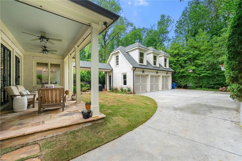 4005 N Stratford Road Ne, Atlanta, Georgia 30342, 6 Bedrooms Bedrooms, ,6 BathroomsBathrooms,Residential,For Sale,4005 N Stratford Road Ne,7567369
