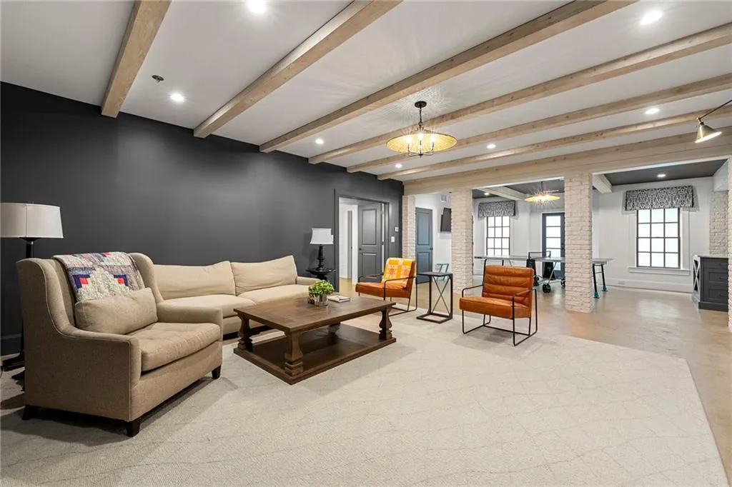 4005 N Stratford Road Ne, Atlanta, Georgia 30342, 6 Bedrooms Bedrooms, ,6 BathroomsBathrooms,Residential,For Sale,4005 N Stratford Road Ne,7567369
