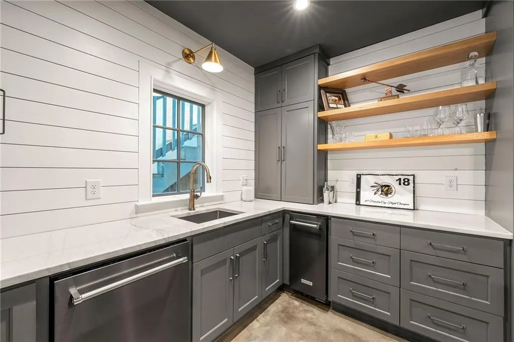 4005 N Stratford Road Ne, Atlanta, Georgia 30342, 6 Bedrooms Bedrooms, ,6 BathroomsBathrooms,Residential,For Sale,4005 N Stratford Road Ne,7567369