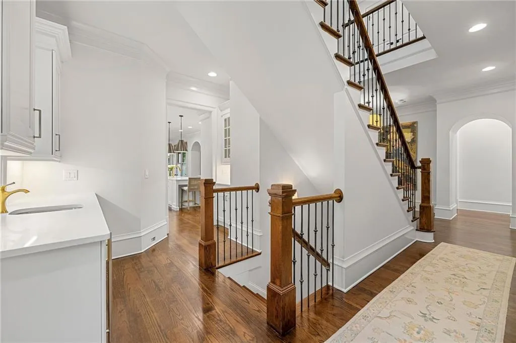 4005 N Stratford Road Ne, Atlanta, Georgia 30342, 6 Bedrooms Bedrooms, ,6 BathroomsBathrooms,Residential,For Sale,4005 N Stratford Road Ne,7567369