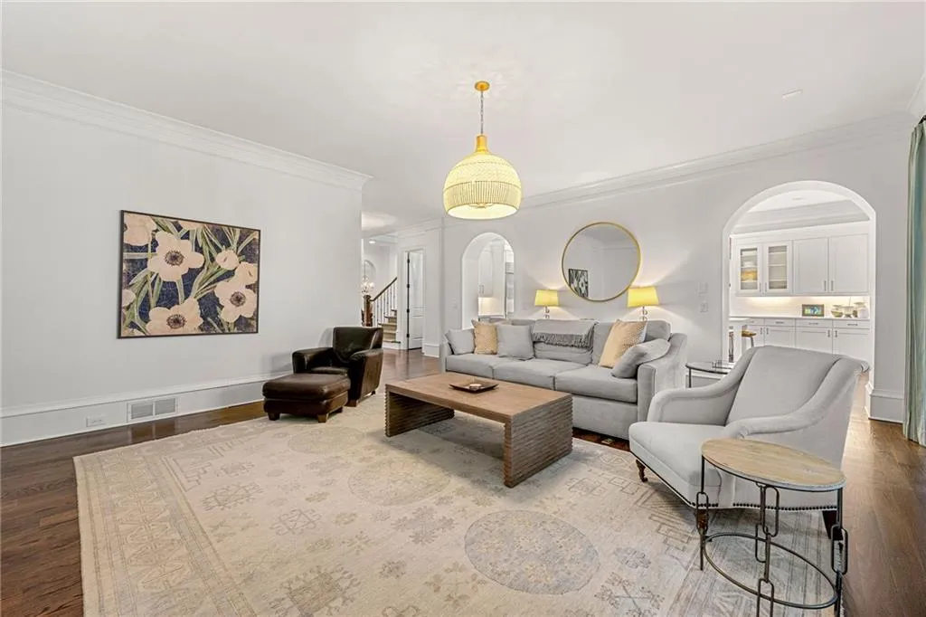 4005 N Stratford Road Ne, Atlanta, Georgia 30342, 6 Bedrooms Bedrooms, ,6 BathroomsBathrooms,Residential,For Sale,4005 N Stratford Road Ne,7567369