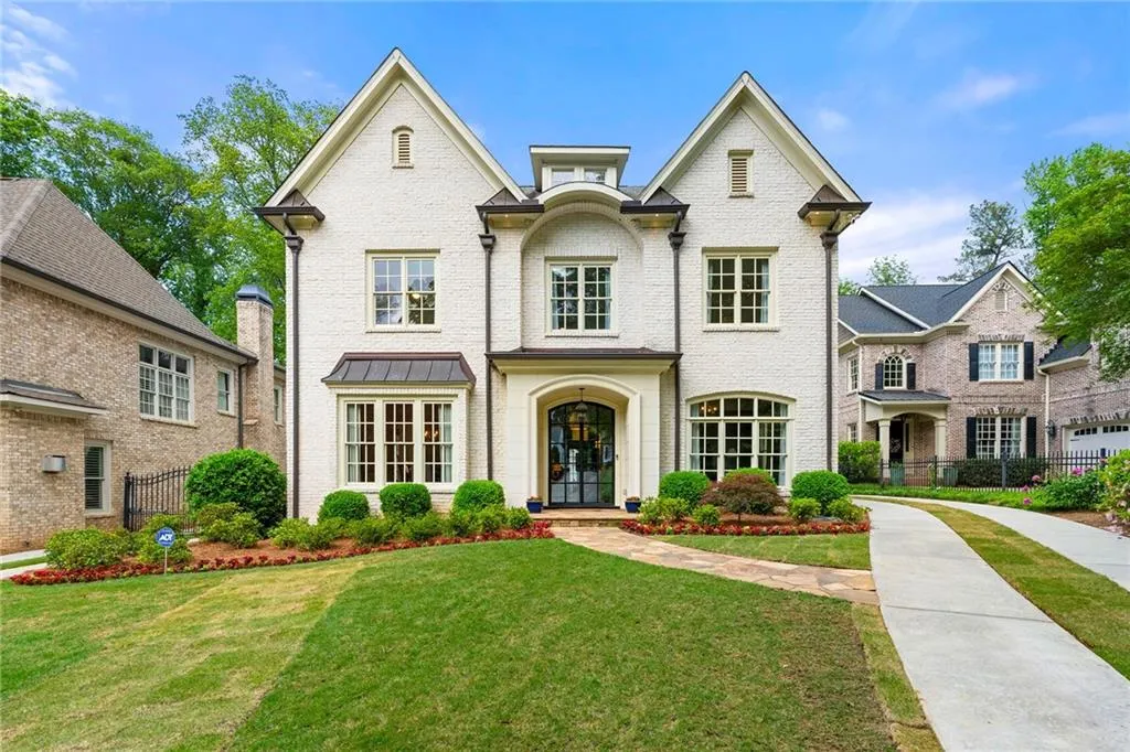 4005 N Stratford Road Ne, Atlanta, Georgia 30342, 6 Bedrooms Bedrooms, ,6 BathroomsBathrooms,Residential,For Sale,4005 N Stratford Road Ne,7567369