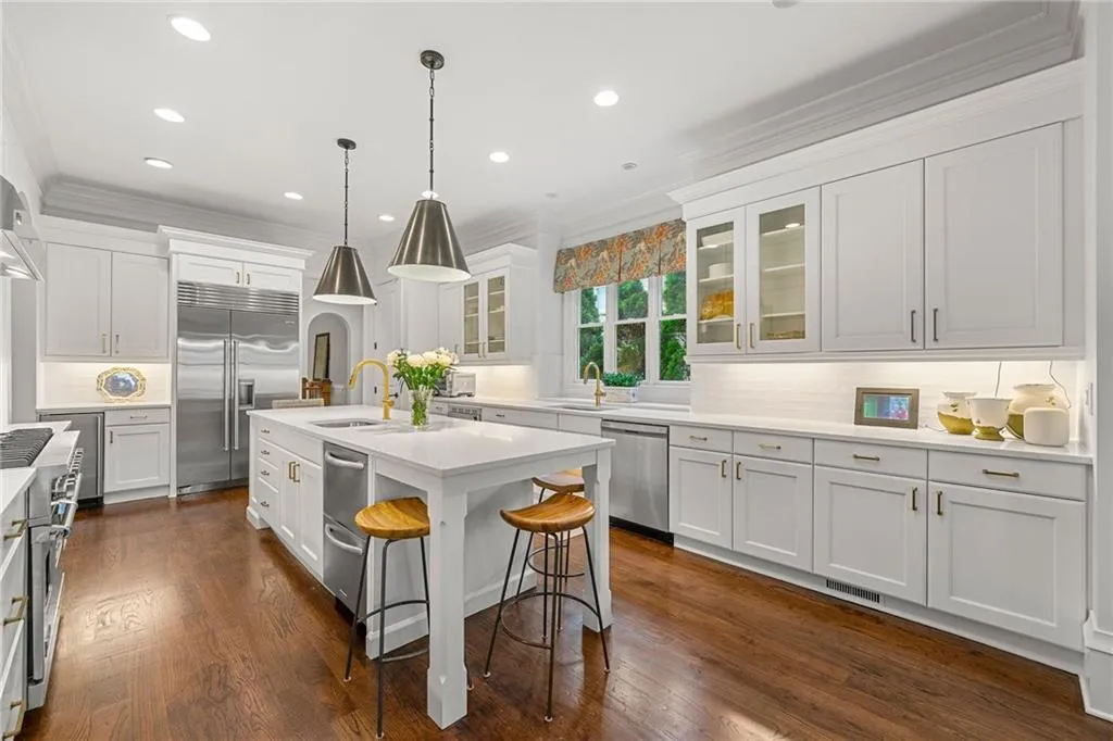 4005 N Stratford Road Ne, Atlanta, Georgia 30342, 6 Bedrooms Bedrooms, ,6 BathroomsBathrooms,Residential,For Sale,4005 N Stratford Road Ne,7567369