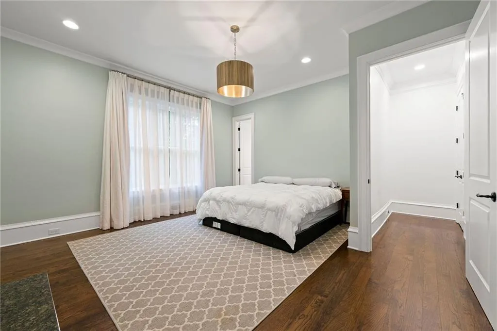 4005 N Stratford Road Ne, Atlanta, Georgia 30342, 6 Bedrooms Bedrooms, ,6 BathroomsBathrooms,Residential,For Sale,4005 N Stratford Road Ne,7567369