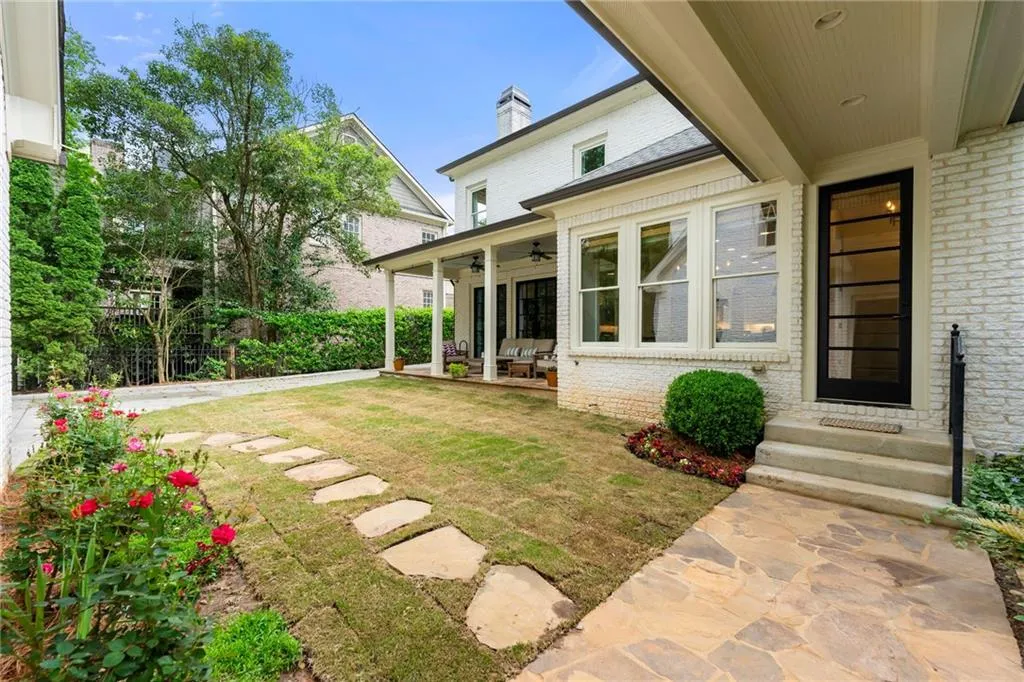 4005 N Stratford Road Ne, Atlanta, Georgia 30342, 6 Bedrooms Bedrooms, ,6 BathroomsBathrooms,Residential,For Sale,4005 N Stratford Road Ne,7567369