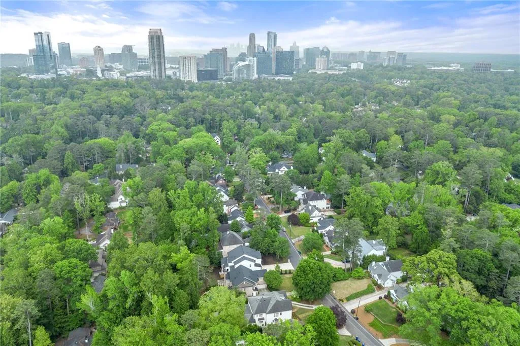 4005 N Stratford Road Ne, Atlanta, Georgia 30342, 6 Bedrooms Bedrooms, ,6 BathroomsBathrooms,Residential,For Sale,4005 N Stratford Road Ne,7567369