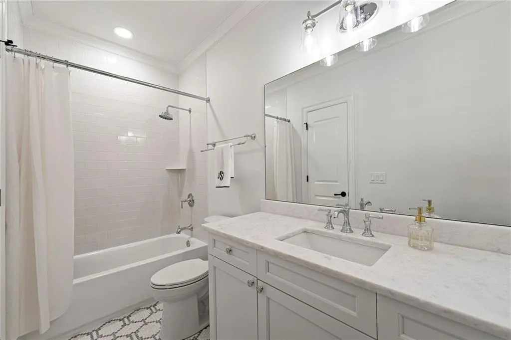 4005 N Stratford Road Ne, Atlanta, Georgia 30342, 6 Bedrooms Bedrooms, ,6 BathroomsBathrooms,Residential,For Sale,4005 N Stratford Road Ne,7567369