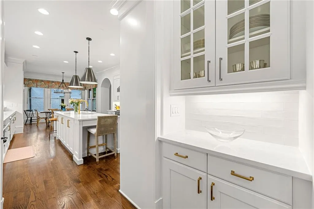 4005 N Stratford Road Ne, Atlanta, Georgia 30342, 6 Bedrooms Bedrooms, ,6 BathroomsBathrooms,Residential,For Sale,4005 N Stratford Road Ne,7567369