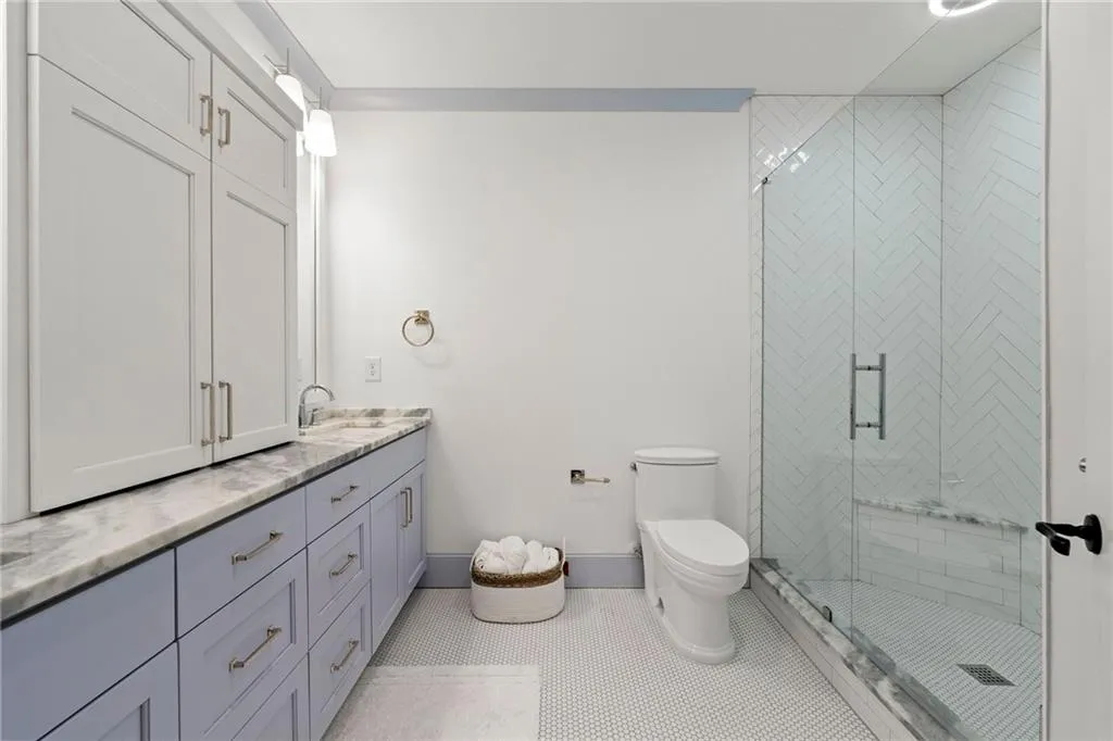 4005 N Stratford Road Ne, Atlanta, Georgia 30342, 6 Bedrooms Bedrooms, ,6 BathroomsBathrooms,Residential,For Sale,4005 N Stratford Road Ne,7567369