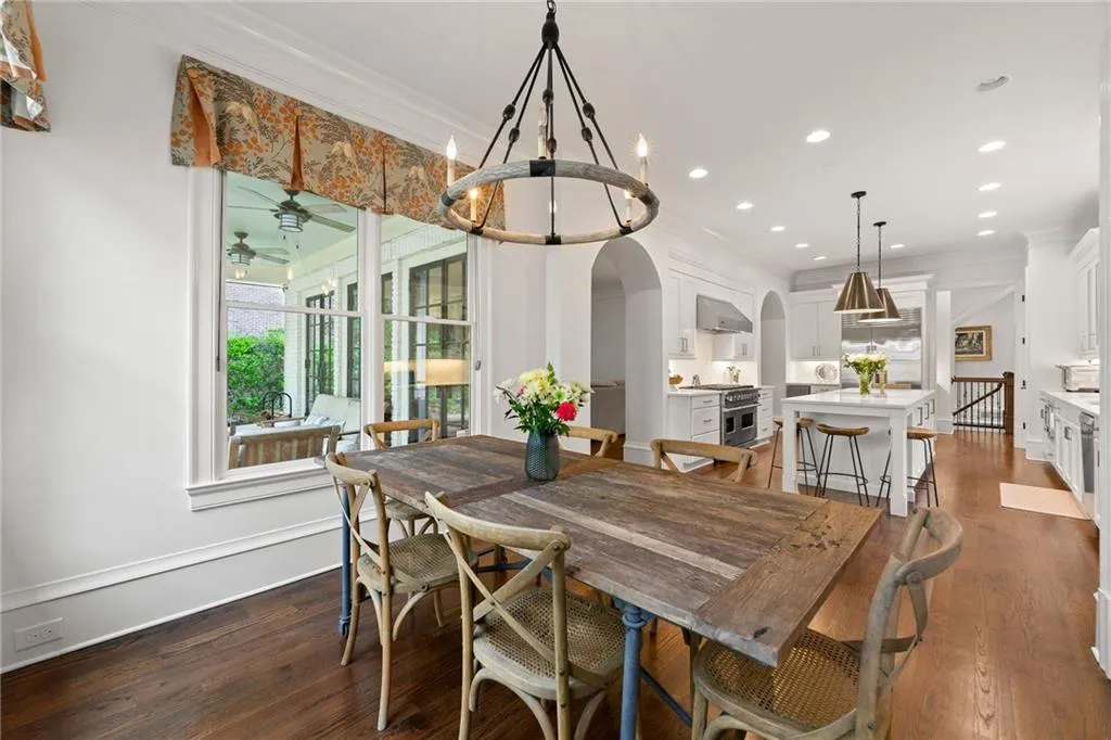 4005 N Stratford Road Ne, Atlanta, Georgia 30342, 6 Bedrooms Bedrooms, ,6 BathroomsBathrooms,Residential,For Sale,4005 N Stratford Road Ne,7567369