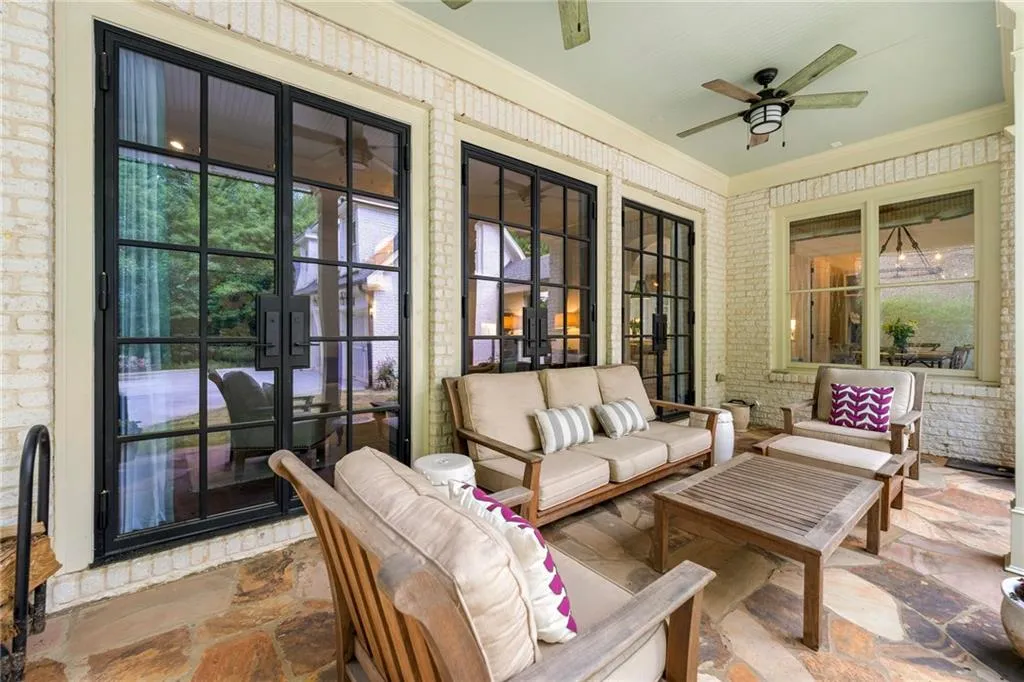 4005 N Stratford Road Ne, Atlanta, Georgia 30342, 6 Bedrooms Bedrooms, ,6 BathroomsBathrooms,Residential,For Sale,4005 N Stratford Road Ne,7567369