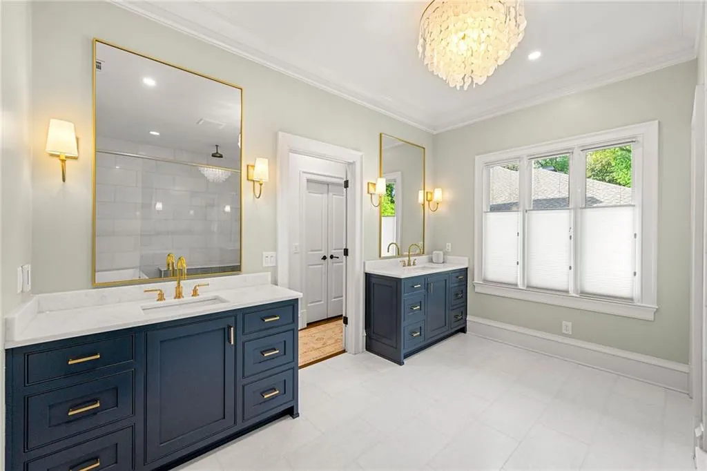 4005 N Stratford Road Ne, Atlanta, Georgia 30342, 6 Bedrooms Bedrooms, ,6 BathroomsBathrooms,Residential,For Sale,4005 N Stratford Road Ne,7567369