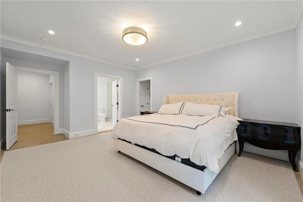 4005 N Stratford Road Ne, Atlanta, Georgia 30342, 6 Bedrooms Bedrooms, ,6 BathroomsBathrooms,Residential,For Sale,4005 N Stratford Road Ne,7567369