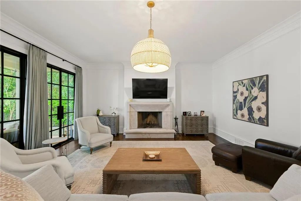 4005 N Stratford Road Ne, Atlanta, Georgia 30342, 6 Bedrooms Bedrooms, ,6 BathroomsBathrooms,Residential,For Sale,4005 N Stratford Road Ne,7567369