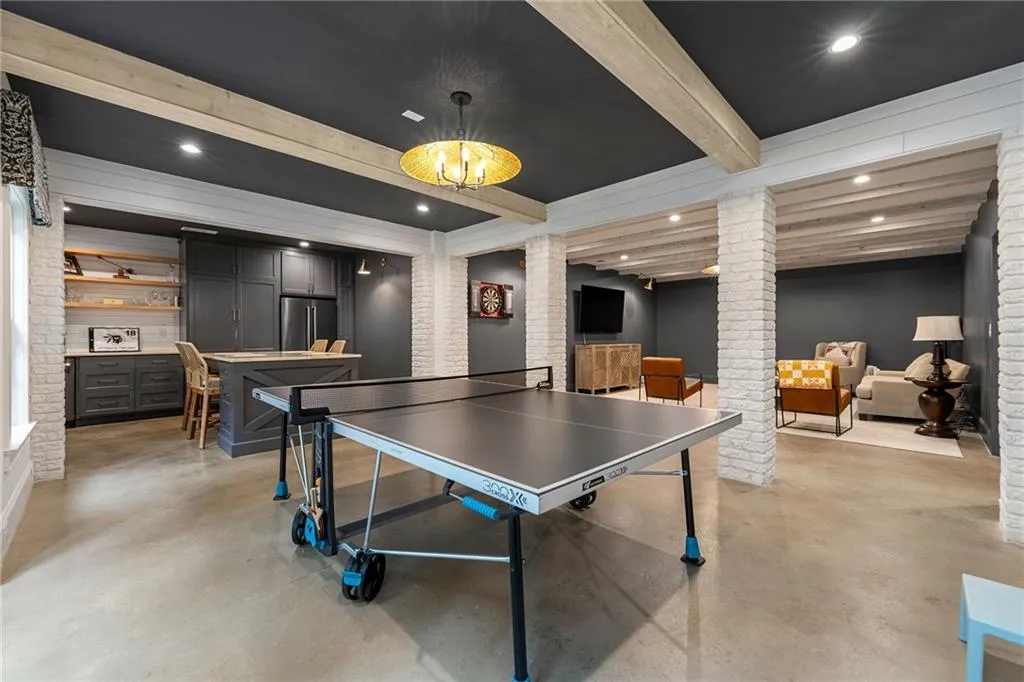 4005 N Stratford Road Ne, Atlanta, Georgia 30342, 6 Bedrooms Bedrooms, ,6 BathroomsBathrooms,Residential,For Sale,4005 N Stratford Road Ne,7567369