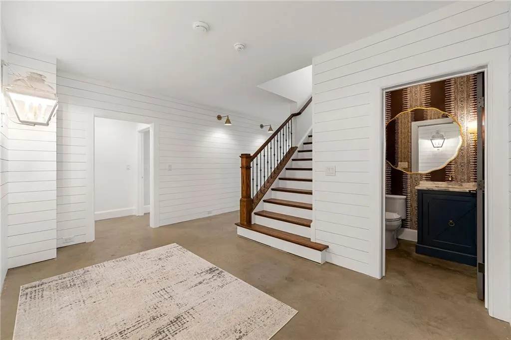4005 N Stratford Road Ne, Atlanta, Georgia 30342, 6 Bedrooms Bedrooms, ,6 BathroomsBathrooms,Residential,For Sale,4005 N Stratford Road Ne,7567369