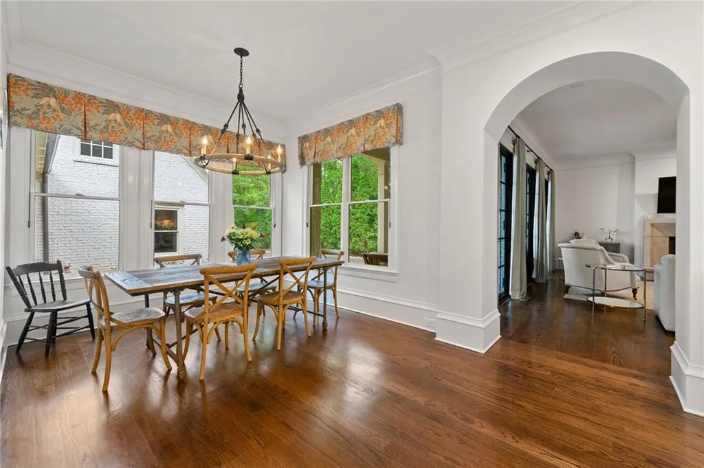4005 N Stratford Road Ne, Atlanta, Georgia 30342, 6 Bedrooms Bedrooms, ,6 BathroomsBathrooms,Residential,For Sale,4005 N Stratford Road Ne,7567369